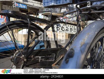 TRAVEL - JAPAN - TOKYO (JAP) - 14/09/2006 PHOTO : ANDREA FRANCOLINI / DPPI TSUKIJI MARKET / BIGGEST FISH MARKET IN THE WORLD Stock Photo