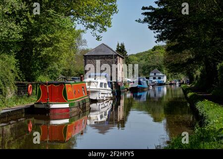 Canal boats on the Monmouthshire and Brecon Canal at Govilon Wharf, near Abergavenny, Monmouthshire, Wales, UK Stock Photo