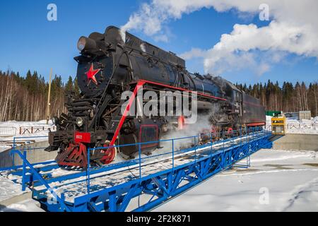RUSKEALA, RUSSIA - MARCH 10, 2021: Steam locomotive LV-0522 on the turntable of the Ruskeala Mountain Park station in Karelia Stock Photo