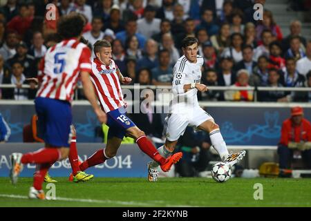 Gareth Bale of Real Madrid duels for the ball with Toby Alderweireld of Atletico de Madrid during the UEFA Champions League 2013/2014 football match final between Real Madrid and Atletico on May 24, 2014 at Luz stadium in Lisbon, Portugal. Photo Manuel Blondeau / AOP Press/ DPPI Stock Photo