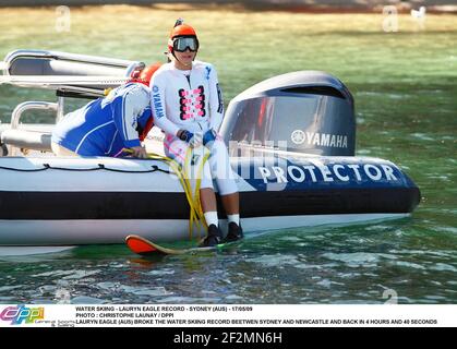 WATER SKIING - LAURYN EAGLE RECORD - SYDNEY (AUS) - 17/05/09 PHOTO : CHRISTOPHE LAUNAY / DPPI LAURYN EAGLE (AUS) BROKE THE WATER SKIING RECORD BEETWEN SYDNEY AND NEWCASTLE AND BACK IN 4 HOURS AND 40 SECONDS Stock Photo