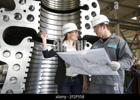 Topic photo, job cuts at Siemens Energy - young engineers at a meeting, cooperative engineering training at Siemens Energy, the cooperative engineering training is a dual degree, a skilled worker training ("apprenticeship") is combined with a degree from the field of engineering, Mülheim an der Ruhr, North Rhine-Westphalia, Germany, archive picture from 07/15/2013 Stock Photo