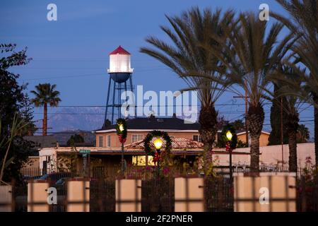 Sunset view of the historic 1935 Tower Bridge in downtown Old ...