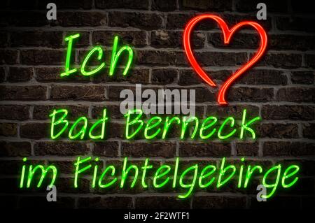 Leuchtreklame, Ich liebe Bad Berneck im Fichtelgebirge, Bayern, Deutschland, Europa | Illuminated advertising, I love Bad Berneck im Fichtelgebirge, B Stock Photo