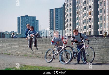 children playing, April 4, 1988, Ballymun, Dublin, Republic of Ireland Stock Photo