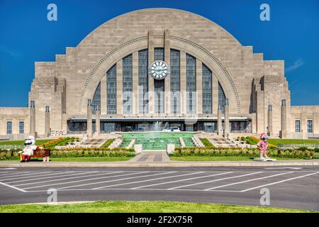 Cincinnati Union Terminal once served five railroads; the art deco landmark is now mostly museum space, with Amtrak departures only 3 nights weekly. Stock Photo