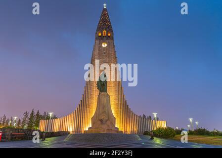 Night view of Hallgrimskirkja cathedral in Reykjavik, Iceland Stock Photo