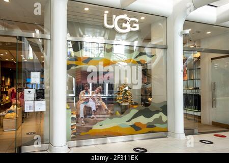 Ugg store hot sale perimeter mall