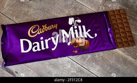 Cadbury Dairy Milk Chocolate Gift Bar 850g Stock Photo