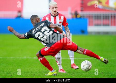 EINDHOVEN, NETHERLANDS - MARCH 14: Philipp Max of PSV Eindhoven and Lutsharel Geertruida of Feyenoord during the Dutch Eredivisie match between PSV an Stock Photo