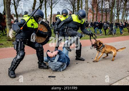 THE HAGUE, NETHERLANDS - MARCH 14: Police are seen charging protesters during a protest on the Malieveld against the coronavirus policies and the government on March 14, 2021 in The Hague, Netherlands ahead of the March 17 general elections. (Photo by Niels Wenstedt/BSR Agency/Alamy Live News) Stock Photo