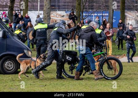 THE HAGUE, NETHERLANDS - MARCH 14: Police are seen charging protesters during a protest on the Malieveld against the coronavirus policies and the government on March 14, 2021 in The Hague, Netherlands ahead of the March 17 general elections. (Photo by Niels Wenstedt/BSR Agency/Alamy Live News) Stock Photo