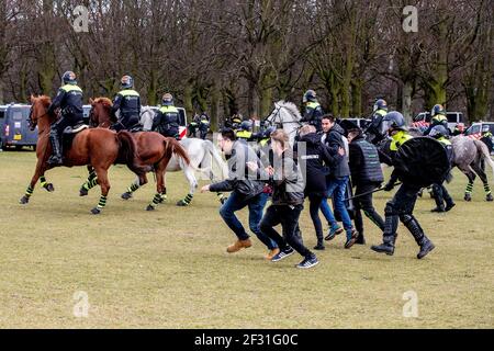 THE HAGUE, NETHERLANDS - MARCH 14: Police are seen charging protesters during a protest on the Malieveld against the coronavirus policies and the government on March 14, 2021 in The Hague, Netherlands ahead of the March 17 general elections. (Photo by Niels Wenstedt/BSR Agency/Alamy Live News) Stock Photo