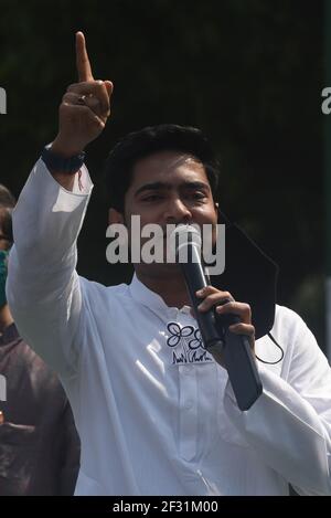 Kolkata, India. 14th Mar, 2021. KOLKATA, INDIA - MARCH 14: All India Trinamool Congress (TMC) leader Abhishek Banerjee addresses the gathering during a rally on Nandigram Divas, at Mayo Road, on March 14, 2021 in Kolkata, India. Chief Minister Mamata Banerjee said she would not rest any longer because of her injuries and start campaigning across Bengal to prevent the 'machinators' from winning the West Bengal assembly polls. (Photo by Samir Jana/Hindustan Times/Sipa USA ) Credit: Sipa USA/Alamy Live News Stock Photo