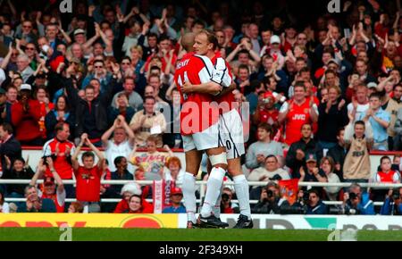 ARSENAL V EVERTON 11/5/2002 AFTER THE 2ND GOAL PICTURE DAVID ASHDOWN.FOOTBALL Stock Photo