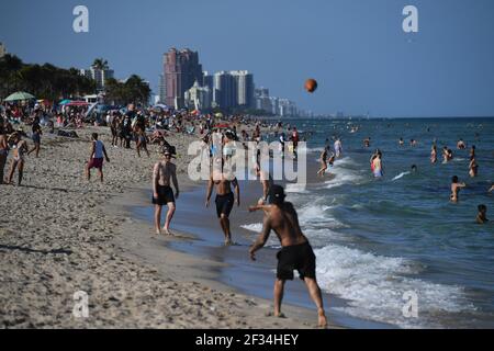 Spring Break 2021 Spring Break 2021 on Fort Lauderdale Beach Stock Photo - Alamy