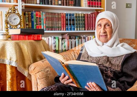 Arabic msulim woman reading book Stock Photo