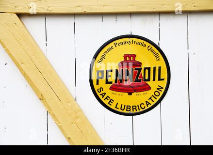 pennzoil-sign-2f36bhr.jpg