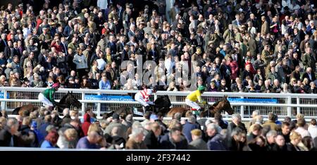 2010 CHELTENHAM FESTIVAL. 1st DAY 16/3/10.  PICTURE DAVID ASHDOWN Stock Photo