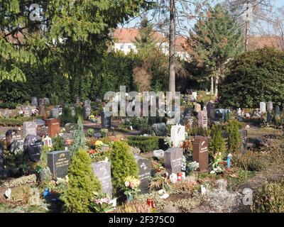 Potsdam, Germany. 03rd Mar, 2021. Gravesites of the Old Cemetery. The cemetery was established on the orders of Frederick William II and opened in 1796 and is one of the oldest municipal cemeteries in the city. Credit: Soeren Stache/dpa-Zentralbild/ZB/dpa/Alamy Live News Stock Photo