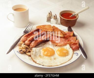 Full English breakfast with cup of tea, Winkfield, Berkshire, England, United Kingdom Stock Photo