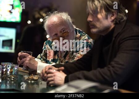 RICHARD DREYFUSS, MADS MIKKELSEN, POLAR, 2019, ©JASPER SAVAGE/NETFLIX
