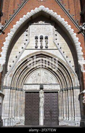 Sweden, Schweden; Uppsala Cathedral - Exterior; Dom zu Uppsala - Aussenansicht; Main entrance - portal. Haupteingang - Portal. Stock Photo