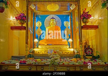 25 Aug 2008 Buddha statue inside of Mahabodhi Temple Bodh Gaya Bihar India Stock Photo