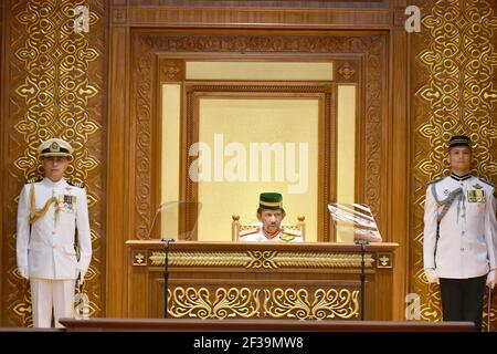 Bandar Seri Begawan, Brunei. 15th Mar, 2021. Brunei's Sultan Haji Hassanal Bolkiah (C) gives a speech when inaugurating the 17th Legislative Council meeting in Bandar Seri Begawan, capital of Brunei, on March 15, 2021. Brunei officially kicked off the 17th Legislative Council meeting on Monday, with the government budget and development plans on the table for discussion. Credit: Jeffrey Wong/Xinhua/Alamy Live News Stock Photo