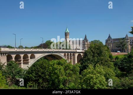 Luxembourg: the Adolphe Bridge across the tree-filled Petrusse Park and the upper city, Luxembourg City. Stock Photo