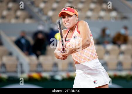 American tennis player Sofia Kenin playing backhand shot at the French Open 2020 tennis tournament, Paris, France. Stock Photo