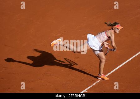 American tennis player Sofia Kenin playing a service shot during French Open 2020, Paris, France, Europe. Stock Photo