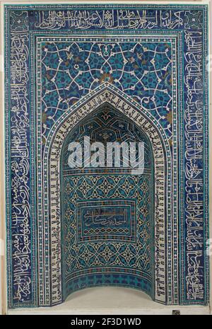 Mihrab (Prayer Niche), Iran, dated A.H. 755/ A.D. 1354-55. Mosaic tilework with Arabic Inscription in thuluth script from the Qur'an 9:1-22 Stock Photo