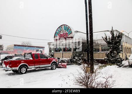 NORWALK, CT, USA-FEBRUARY 1, 2021:  Popular Post Road Diner restaurant during blizzard  on Connecticut Ave. Stock Photo