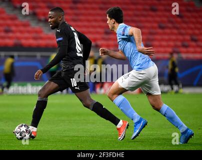 Budapest, Hungary. 16th Mar, 2021. Football: Champions League, Manchester City - Borussia Mönchengladbach, knockout round, round of 16, second leg at Puskas Arena. Gladbach's Marcus Thuram and Manchester City's Rodri (r) in action. Credit: Marton Monus/dpa/Alamy Live News Stock Photo