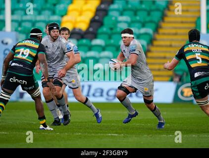 Sale Sharks flanker Jono Ross runs at Northampton Saints Api Ratuniyarawa during a Gallagher Premiership Round 13 Rugby Union match, Saturday, Mar. 13 Stock Photo