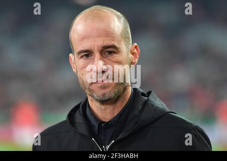 Mehmet Scholl comments on the end of the ARD as a football expert. Archive photo: Mehmet SCHOLL, ARD football expert, single image, trimmed single motif, portrait, portrait. Soccer, DFB Pokal, 2nd round, FC Bayern Munich-FC Augsburg 3-1 on 26.10.2016. ALLIANZ ARENA. | usage worldwide Stock Photo