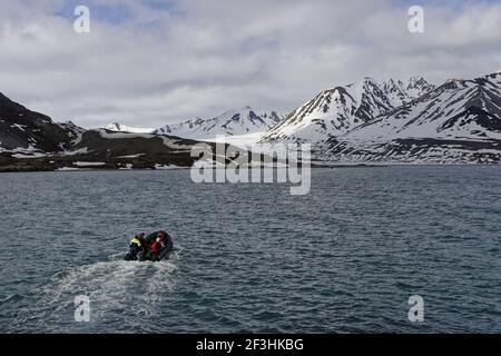 Tourists Travelling by ZodiacSvalbard (Spitsbergen) LA003896 Stock Photo