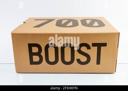 box yeezy 700