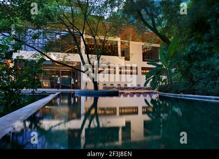 Brilliant Hot Spring Resort and Spa, Bei Bei, Chongqing, China. Swimming pool and spa. Stock Photo