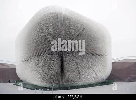 British Pavilion at Shanghai Expo 2010. Designed by Thomas Heatherwick, the building is encased in 60,000 transparent rods, each 7.5 metres long, whic Stock Photo