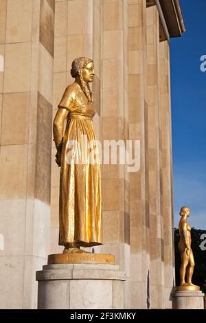 Gilded bronze statues decorate the central square of the Palais de Chaillot, Paris, France. The Palace was designed in Neo-Classical style for the 193 Stock Photo