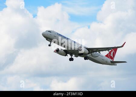 schwechat, austria, 20 may 2019, airbus a321, tc-jtg  operated by turkish airlines take off at vienna international airport Stock Photo