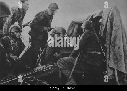 World War II period. From German propaganda news. Italian gunners on the Eastern Front. 1942 Stock Photo