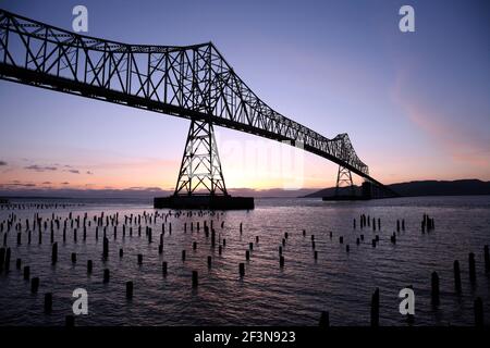 The Astoria-Megler Bridge is a continuous truss bridge that spans the mouth of the Columbia River between Astoria, Oregon and Point Ellice near Megler Stock Photo