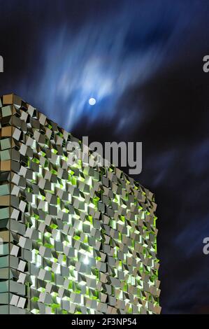 CHARLES STREET CAR PARK, Sheffield, South Yorkshire. View of 'The Cheese Grater' at night with moon. Stock Photo