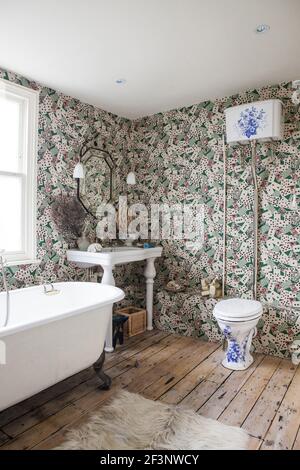 Artist Alice Instone's house in Clapham, London. The main bathroom. Stock Photo