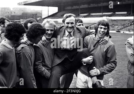 Leeds United and Don Revie celebrate title April 1974 Stock Photo