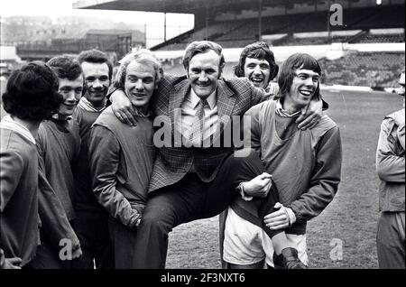 Leeds United and Don Revie celebrate title April 1974 Stock Photo