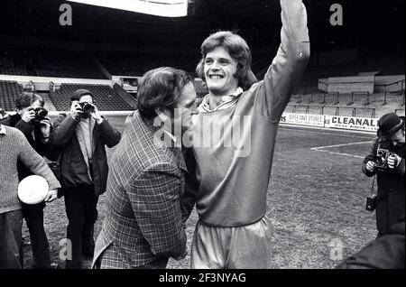 Leeds United and Don Revie celebrate title April 1974 Stock Photo